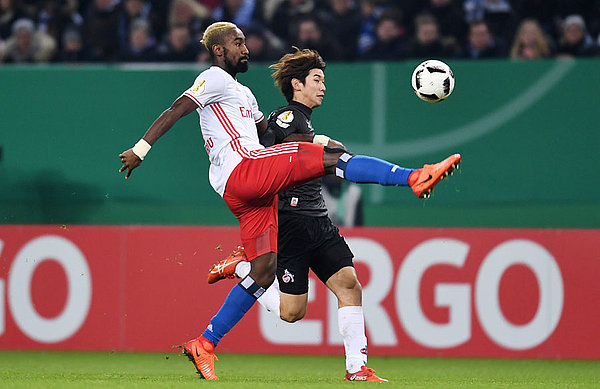 In der ersten Halbzeit stand die HSV-Defensive um Johan Djourou sehr sicher und ließ nichts zu.