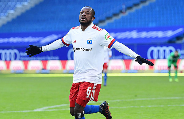 David Kinsombi thought he had secured the win for HSV in the 76th minute, but was standing in an offside position when kneeing the ball over the line.