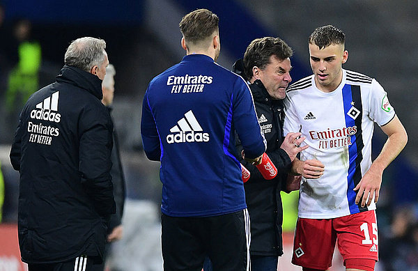 Jordan Beyer spielte bereits in Gladbach unter dem Trainer-Team Hecking/Bremser und setzt die Vorgaben des Coaches nun beim HSV um.