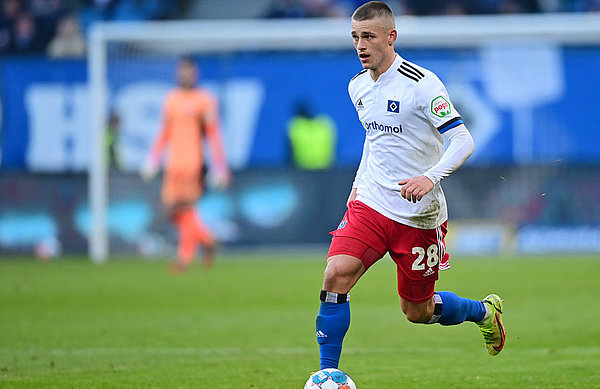 Miro Muheim will continue to wear the HSV jersey and tackle the left side of the Rothosen.