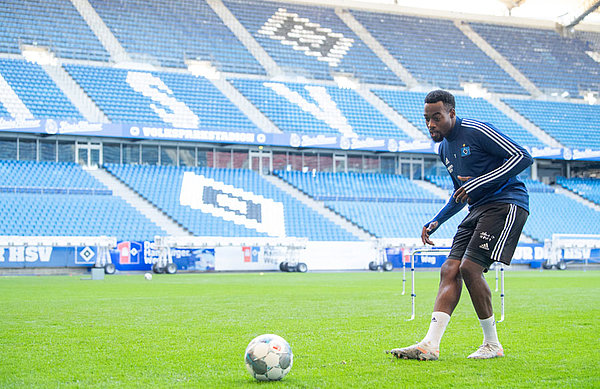 Der HSV trainierte während der Saisonunterbrechung wochenlang im Volksparkstadion und kennt dort jeden Zentimeter des Platzes. Also doch ein Heimvorteil trotz fehlender Zuschauer? Der HSV trainierte während der Saisonunterbrechung wochenlang im Volksparkstadion und kennt dort jeden Zentimeter des Platzes. Also doch ein Heimvorteil trotz fehlender Zuschauer?