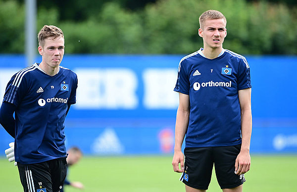 Die beiden Neuzugänge Matheo Raab (l.) und Filip Bilbija (r.) standen heute erstmals mit den neuen Teamkollegen auf dem Platz im Volkspark. Matheo Raab und Filip Bilbija beim Training.