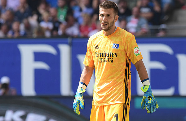 Daniel Heuer Fernandes im Volksparkstadion.