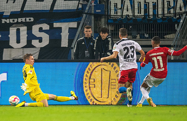 Keeper Matheo Raab feierte sein HSV-Debüt und machte ein richtig starkes Spiel mit einigen tollen Paraden.