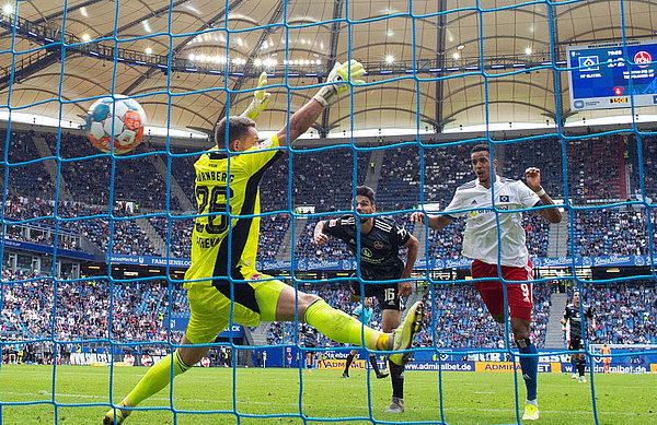 Chance taken! Robert Glatzel only has to finish in the home match against 1. FC Nürnberg and thus converts one of the many top chances into a goal.