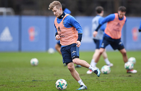 A change of head coach means a clean slate for all. Lewis Holtby and co. are showing that in training.
