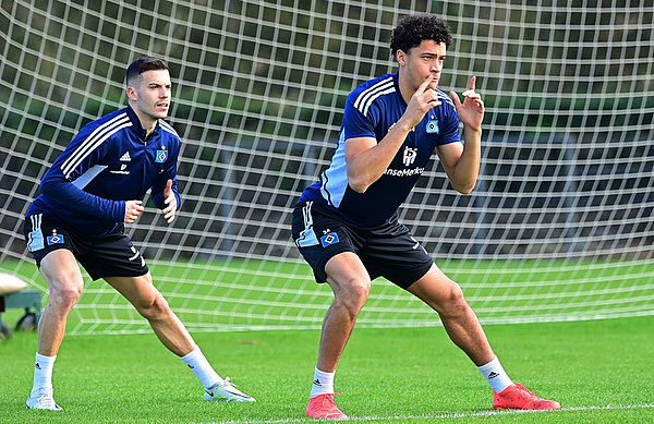 Innenverteidiger Jonas David (r.) kann im Trainingslager derzeit aufgrund eines leichten Muskelfaserrisses - genau wie Teamkollege Laszlo Benes - nur individuell trainieren.