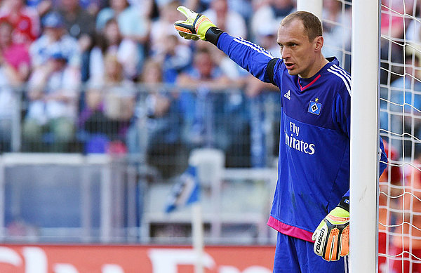 Jaroslav Drobny steht im Tor und zeigt mit dem Finger.