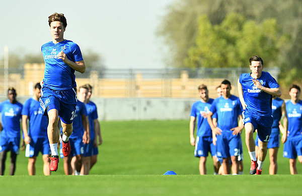 Grundlagen legen: Für Sakai gehört das Athletische zu den wichtigsten Vorausetzungen für die Rückrunde. Sakai sprintet neben Gregoritsch im Training.