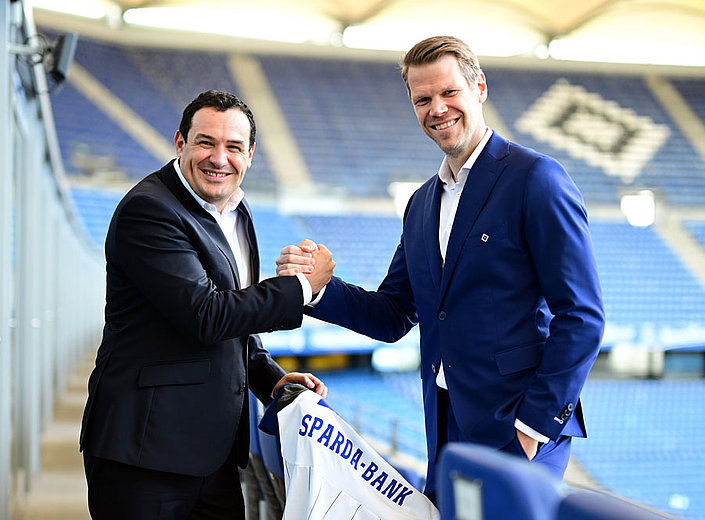 Sparda-Bank Hamburg wird HSV-Gesellschafter, Kühne Holding erwirbt Namensrecht „Volksparkstadion“