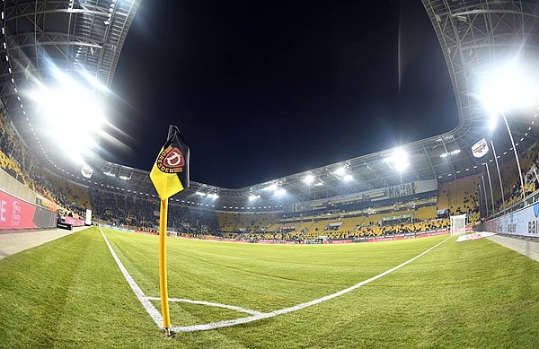 Bisher hieß das Stadion der Gastgeber "DDV-Stadion". Nun wird über den neuen Namen abgestimmt. Das Stadion von Dynamo Dresden.