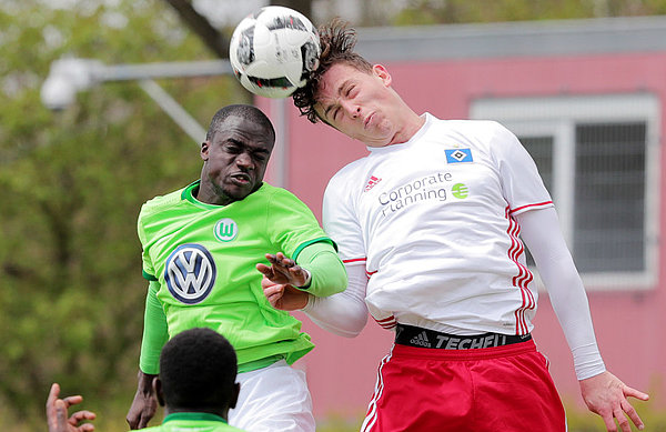 Wegen seiner zehnten Gelben Karten wird Oliver Oschkenat (r.) gegen Meppen fehlen. Wegen seiner zehnten Gelben Karten wird Oliver Oschkenat (r.) gegen Meppen fehlen.