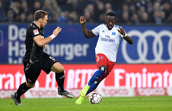 Khaled Nrey behauptet den Ball. 