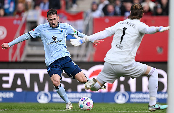 Öztunali attempts to score past Ernst.