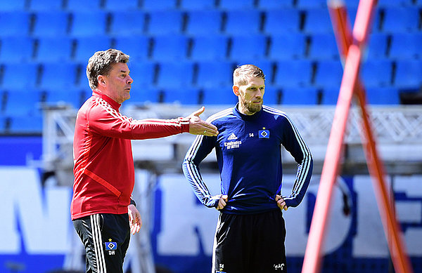 Der Cheftrainer und sein verlängerter Arm: Dieter Hecking zählt auch im Endspurt auf seinen formstarken Kapitän Aaron Hunt. Dieter Hecking und Aaron Hunt.