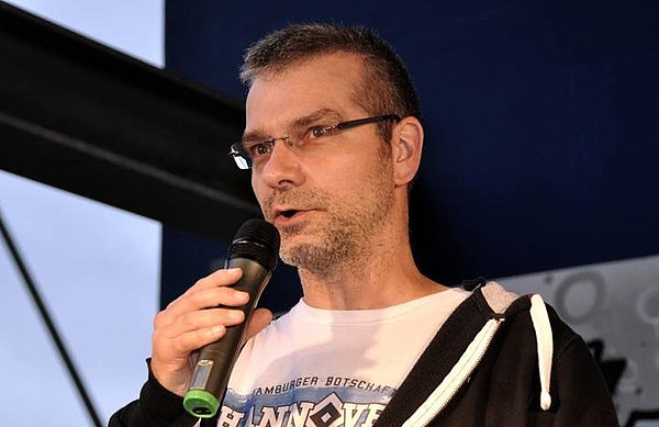 Stefan Buchholz redet beim Volksparkett.