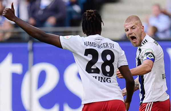 Rick van Drongelen und Gideon Jung stehen beim Heimspiel motiviert auf dem Platz.