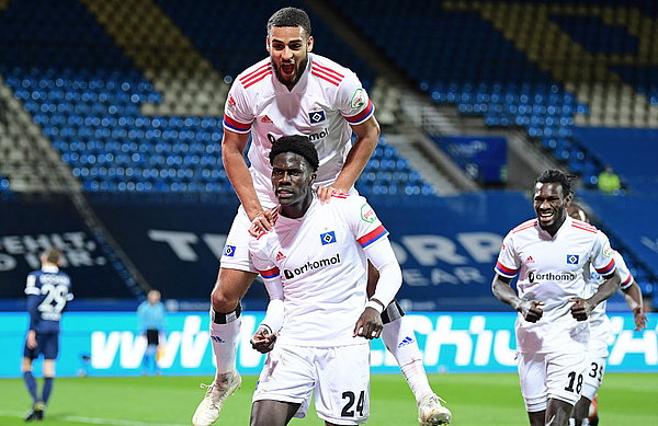 Youngster Amadou Onana rückte für den verletzten David Kinsombi in die Startelf und führte sein Team auf die Siegerstraße. Youngster Amadou Onana rückte für den verletzten David Kinsombi in die Startelf und führte sein Team auf die Siegerstraße.
