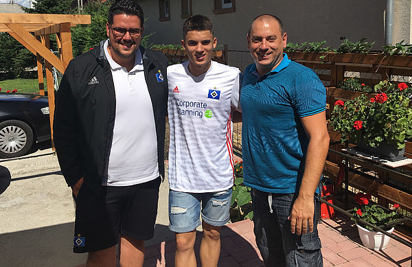 Nachwuchs-Chefcoach Benjamin Scherner (l.) mit Peter Beke und Vater Beke in Budapest.
