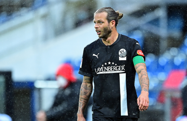 Former HSV player is now the oppositions captain. Former HSV player is now the oppositions captain.