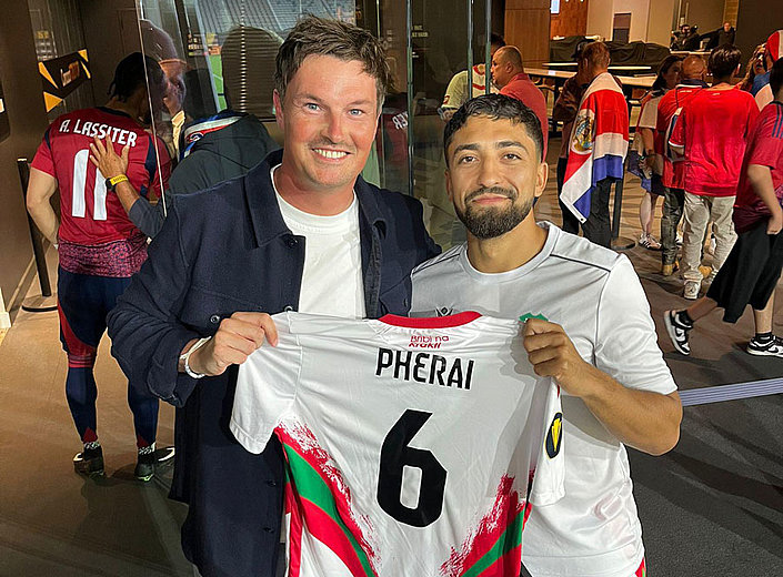 Polzin zu Besuch beim Gold-Cup-Spiel von Pherai