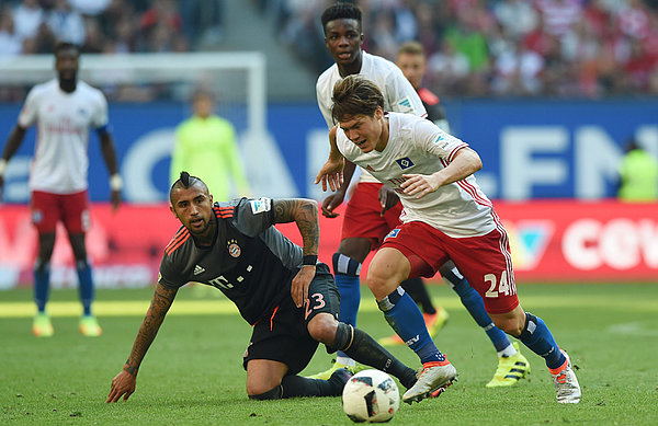 Gotoku Sakai im Duell mit Vidal. 
