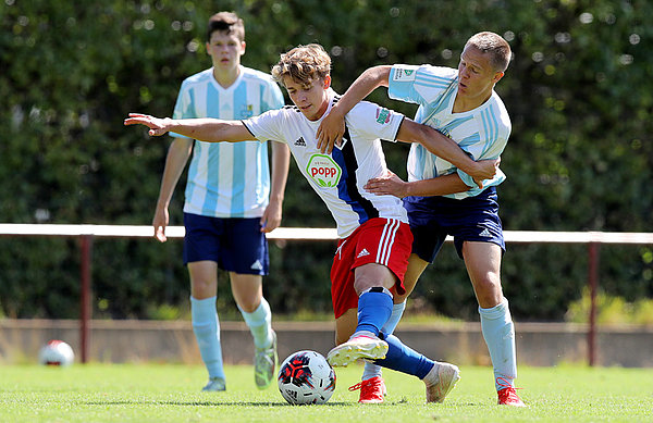 Anssi Suhonen Zweikampf um den Ball Anssi Suhonen Zweikampf