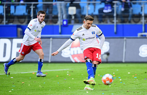The decision: Sonny Kittel scores a penalty kick to make it 2:0 and with his brace makes the next three points clear. The decision: Sonny Kittel scores a penalty kick to make it 2:0 and with his brace makes the next three points clear.