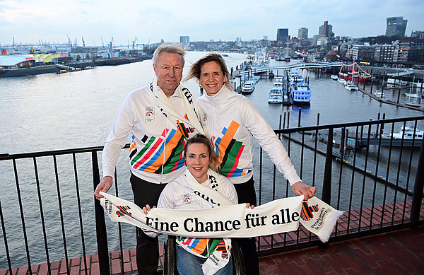 Kennen durch ihre Teilnahmen den Zauber von Olympia: Horst Hrubesch, Edina Müller und Laura Ludwig (v.l.).