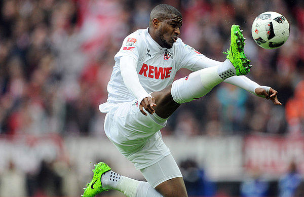 Anthony Modeste im Spiel bei der Ballannahme.