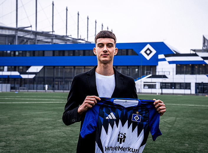 HSV sign Andrej Vasiljevic