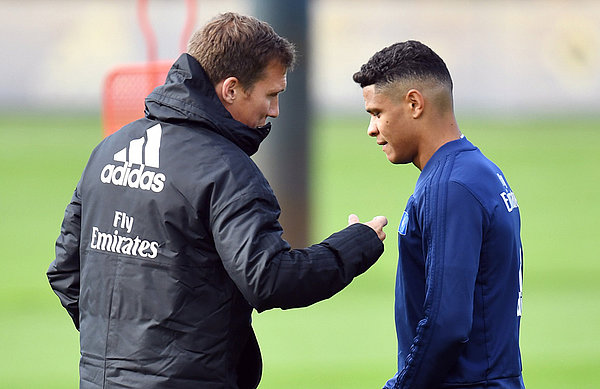 Hannes Wolf und Douglas Santos im Gespräch.