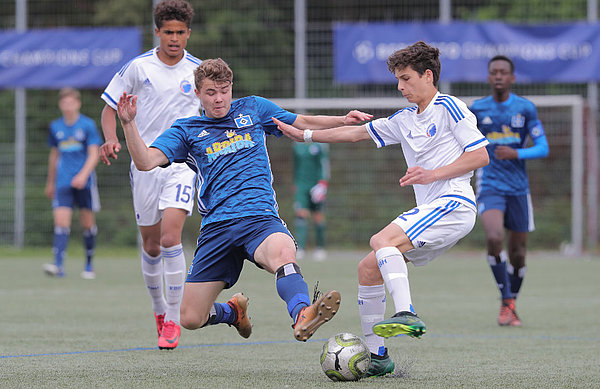 Die Grätsche von Dimi Moor brachte am Ende nichts. Die U15 unterlag dem FC Kopenhagen mit 0:3.
