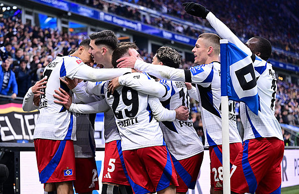 Gegen Hannover 96 soll "Auf geht's Hamburg!" zum 27. Mal in dieser Saison den Volkspark zum Beben bringen. Gegen Hannover 96 soll "Auf geht's Hamburg!" zum 27. Mal in dieser Saison den Volkspark zum Beben bringen.