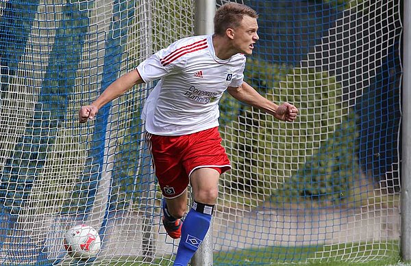 Zwischen Januar 2012 und Juni 2013 stürmte Guder für die U19 der Rothosen. René Guder jubelt.