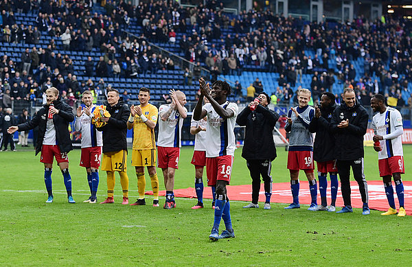 Bakery Jatta legte das 2:0 durch Hinterseer nach einem Supersprint mustergültig vor und wurde nach dem Abpfiff von Fans und Mannschaft gesondert gefeiert. Bakery Jatta legte das 2:0 durch Hinterseer nach einem Supersprint mustergültig vor und wurde nach dem Abpfiff von Fans und Mannschaft gesondert gefeiert.