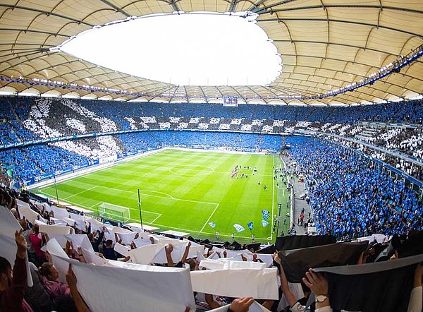 Das Volksparkstadion wird gegen den VfB Stuttgart zum ersten Mal in der Saison ausverkauft sein. Die Fanchoreo gegen Hannover 96.