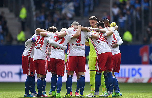 Team huddle ahead of Hoffenheim clash.