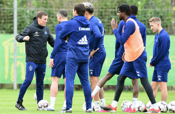 Klare Ansage: HSV-Coach Hannes Wolf bat gleich am Sonntagvormittag in der ostwestfälischen Klosterpforte zum Training, um seine Mannschaft optimal auf das mit Spannung erwartete DFB-Pokal-Viertelfinale in Paderborn vorzubereiten.
