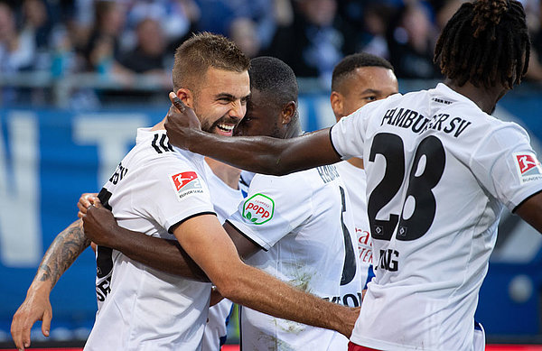 Im Hinspiel feierten die Mitspieler Lukas Hinterseer, der gegen den VfL das entscheidende Tor erzielt hatte. Gelingt ihm nach zuletzt drei Toren in drei Partien in Bochum auch im vierten Spiel in Folge ein Treffer?