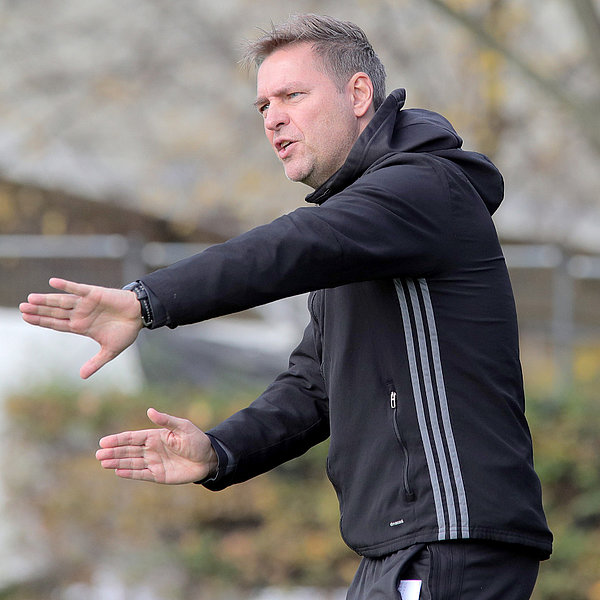 Alle Anweisungen brachten nix - die U21 von Trainer Dirk Kunert unterlag dem SV Meppen. Alle Anweisungen brachten nix - die U21 von Trainer Dirk Kunert unterlag dem SV Meppen.