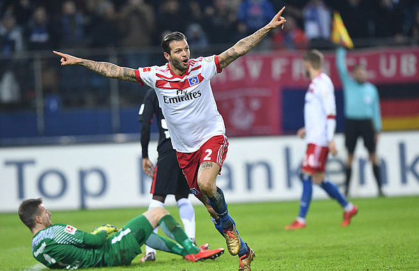 Leider zu früh gefreut: Dennis Diekmeier erzielte nach dem Wiederanpfiff das 2:2, wurde aber Sekunden später wegen Abseits zurückgepfiffen.