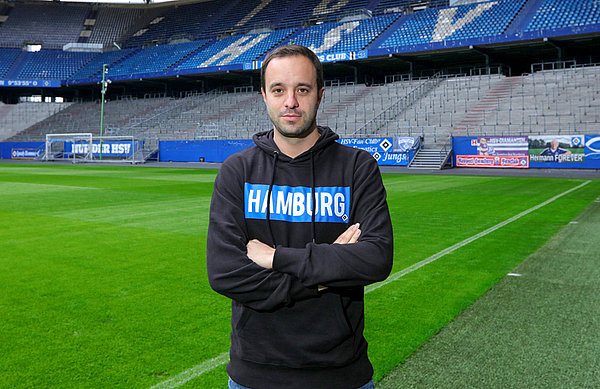 Der 36-jährige Trainer Nicolas Eleftheriadis ist mit seiner langjährigen FIFA-Erfahrung ein wichtiger Baustein im neuen eSports-Team.
