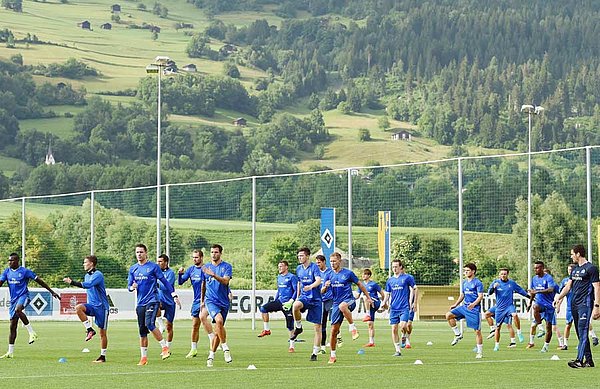 Der HSV hält seine erste Trainingseinheit ab.