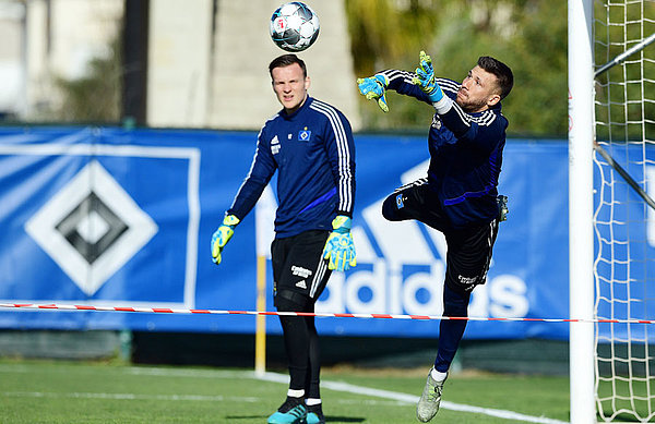 Im Trainingslager stehen Daniel Heuer Fernandes und seine Keeper-Kollegen oft unter Dauerfeuer - sowohl im Mannschaftstraining als auch in den Extra-Einheiten mit Torwarttrainer Kai Rabe.