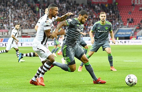 Marvin Matip behauptet den Ball.