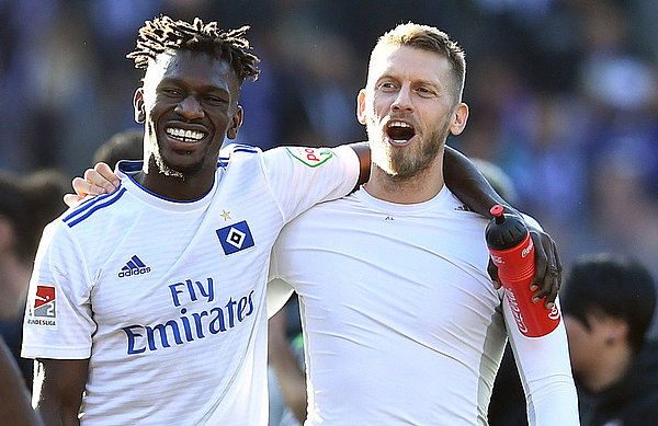 Lots of joy over the debut goal and development: Bakery Jatta and Captain Aaron Hunt.