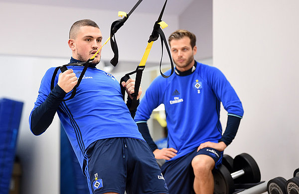 Auf Kyriakos Papadopoulos, Dennis Diekmeier und die Rothosen warten in Spanien anstrengende Tage - sowohl auf dem Trainingsplatz als auch im Kraftraum. Auf Kyriakos Papadopoulos, Dennis Diekmeier und die Rothosen warten in Spanien anstrengende Tage - sowohl auf dem Trainingsplatz als auch im Kraftraum.