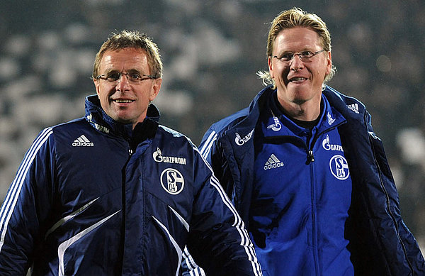 Ralf Rangnick und Markus Gisdol im Trainingsanzug des FC Schalke 04.