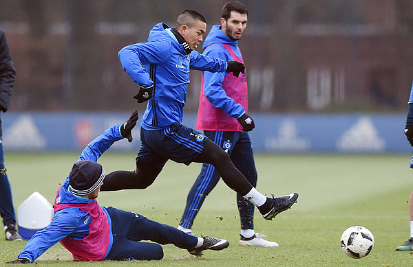 Filip Kostic und Bobby Wood im Trainingszweikampf.